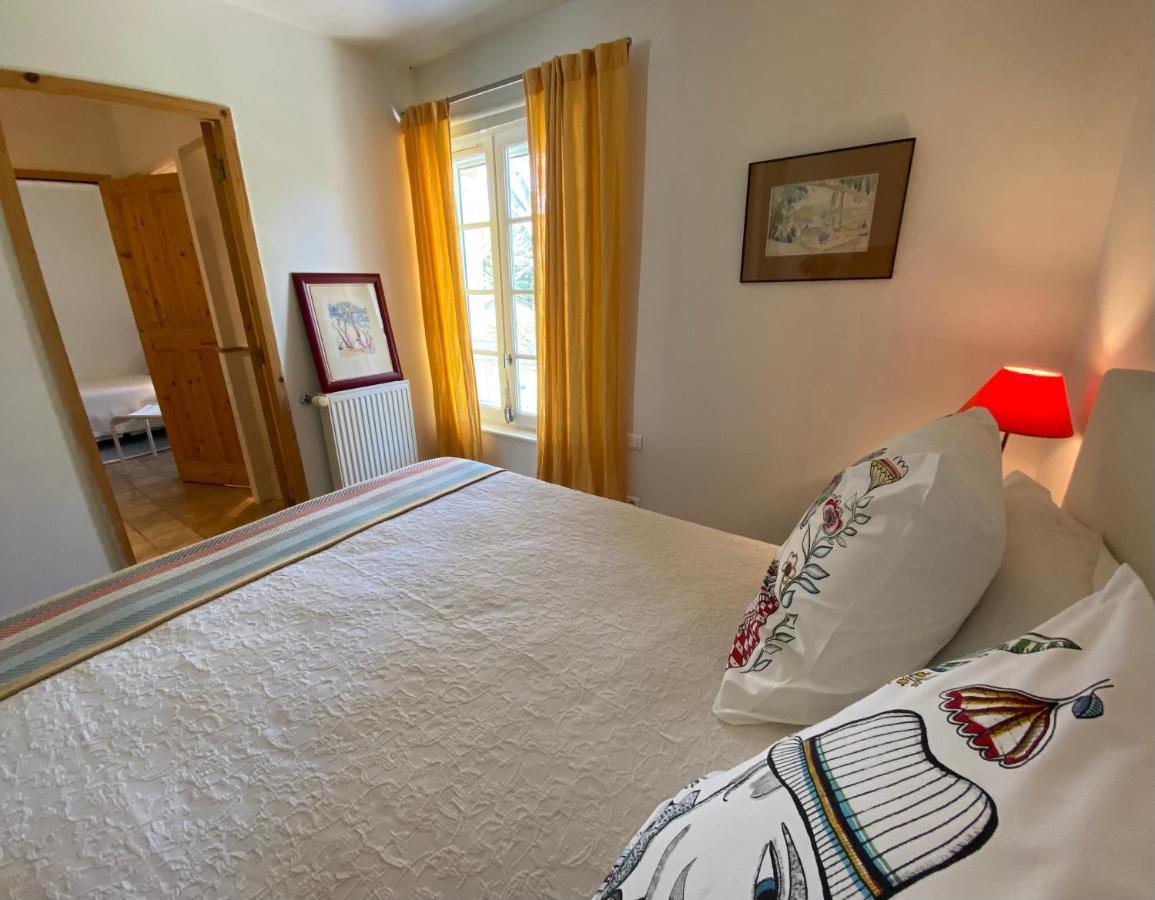 La Ferme De Gigognan Bed & Breakfast 2*