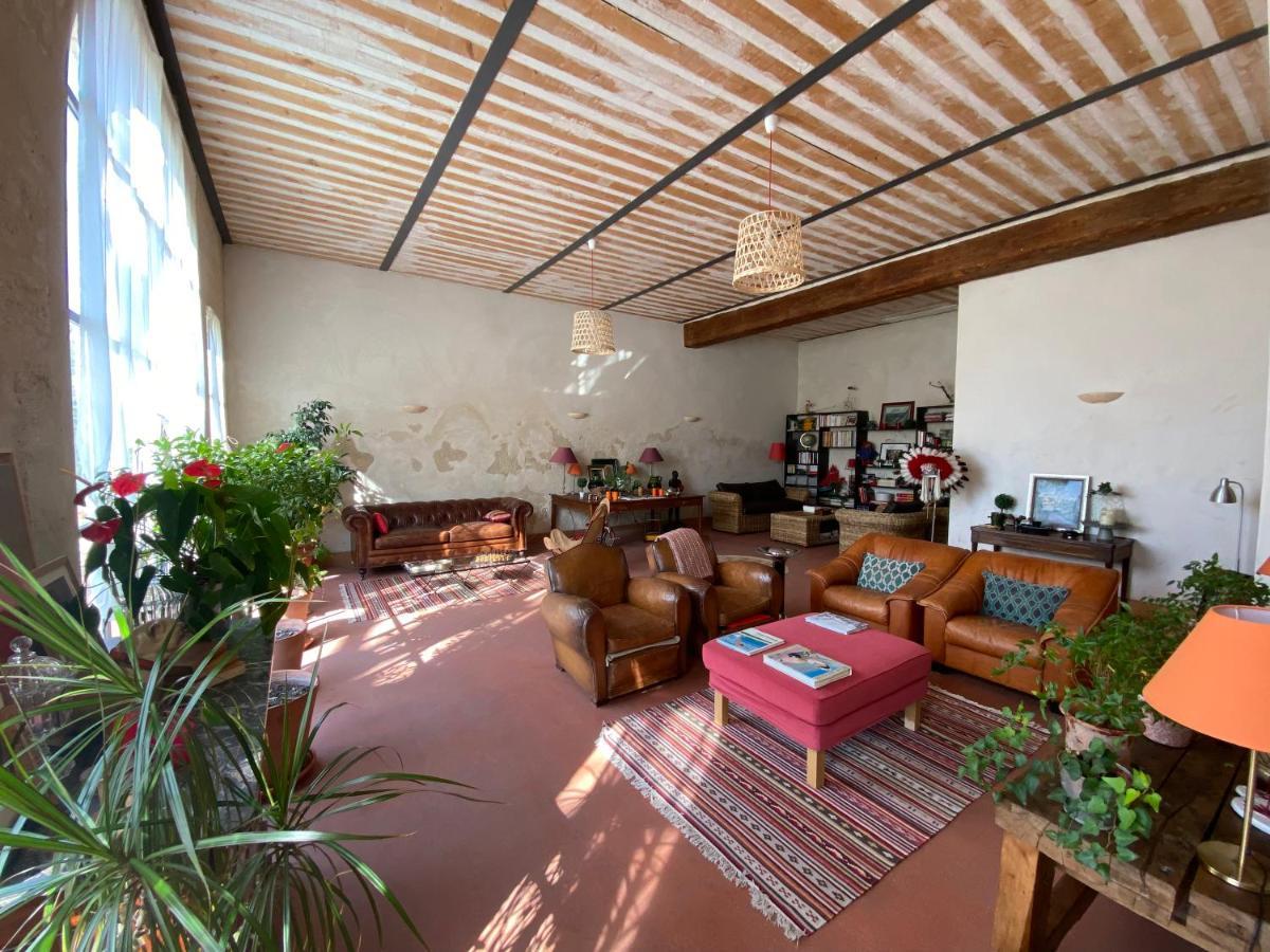 La Ferme De Gigognan Bed & Breakfast 2*